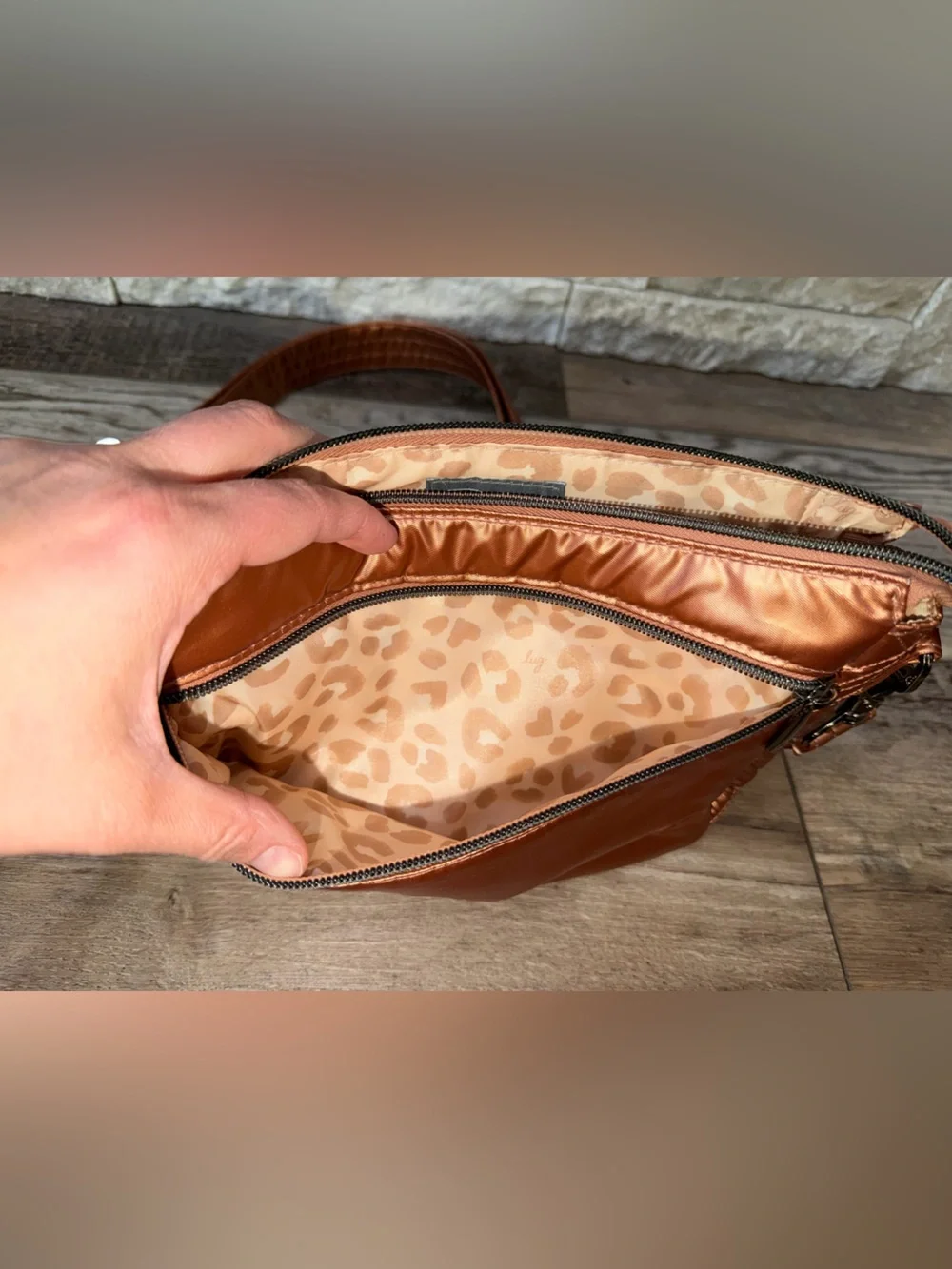 lug compact crossbody